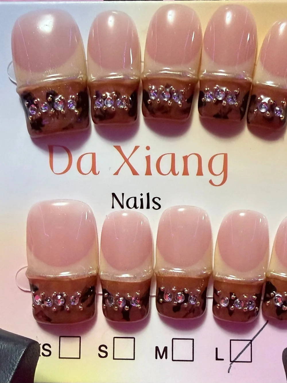 Da Xiang Press-On Nails — Pink and Brown Rhinestone French Tips